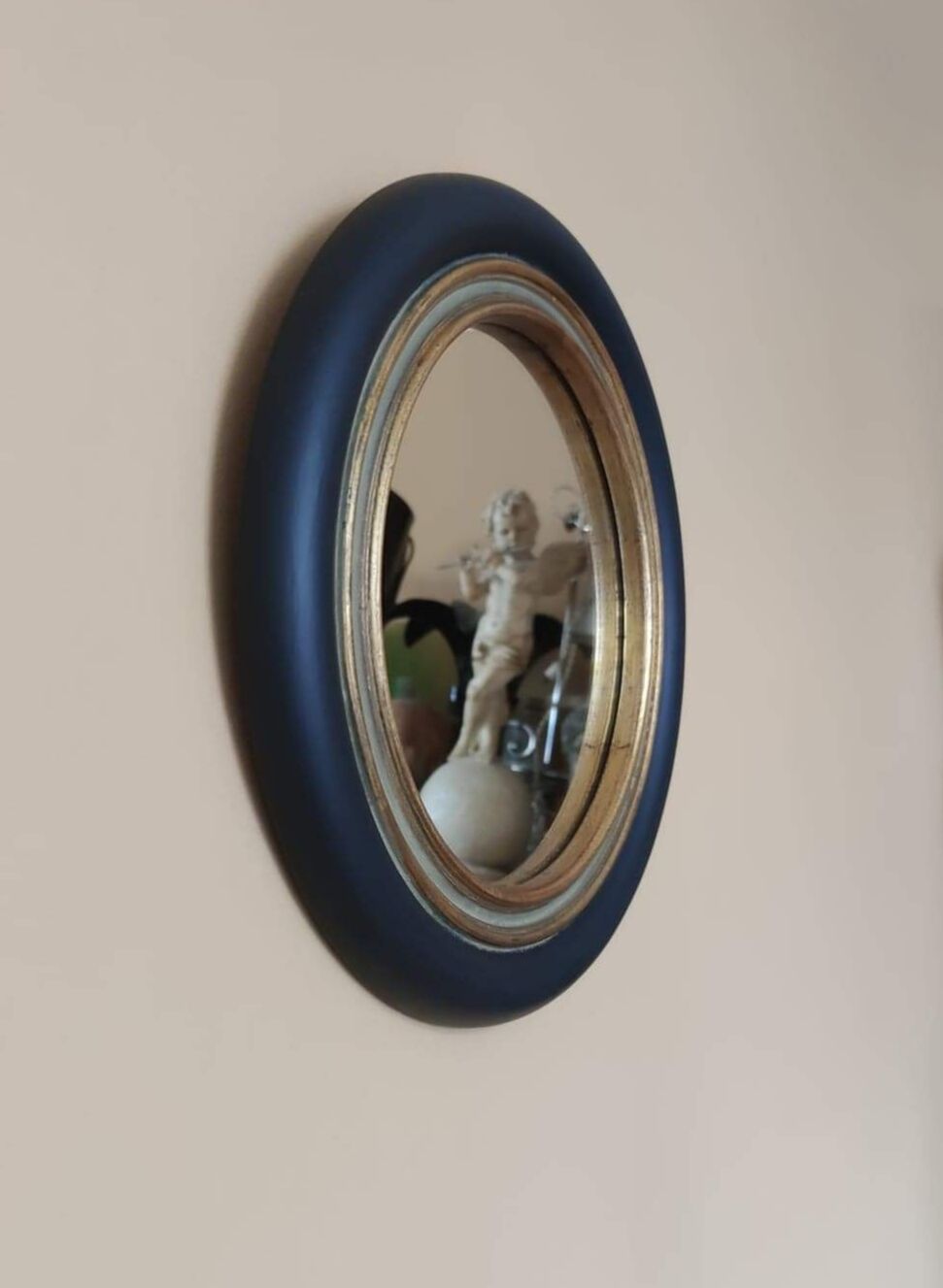 Round wall mirror