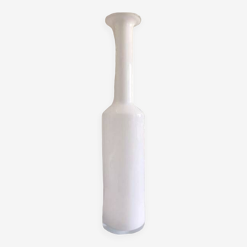 Vase en verre blanc façon opaline design style otto brauer