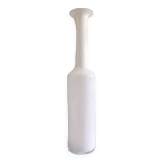 Vase en verre blanc façon opaline design style otto brauer