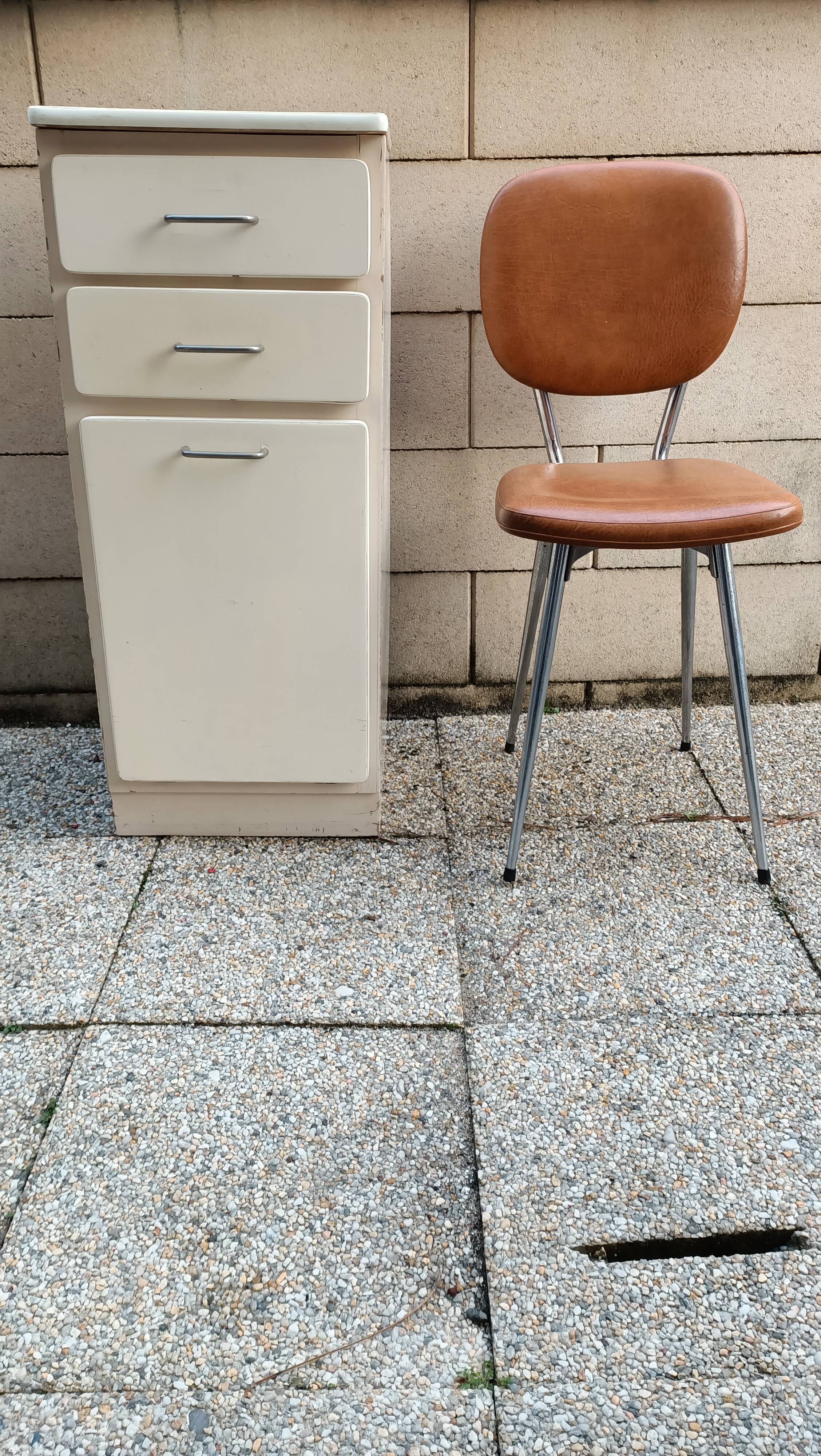 8 vintage chairs in skaï