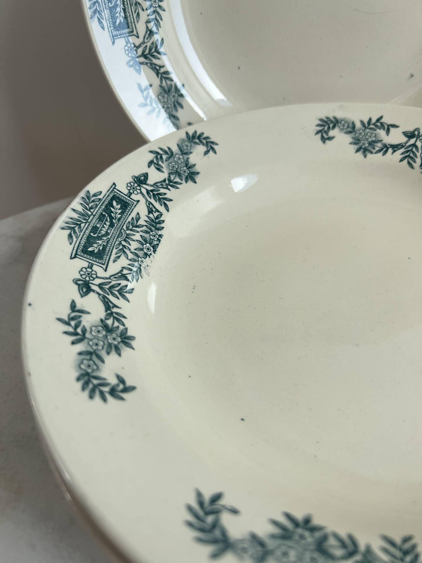 Set of 3 Longchamp Lutèce deep plates in ironstone.