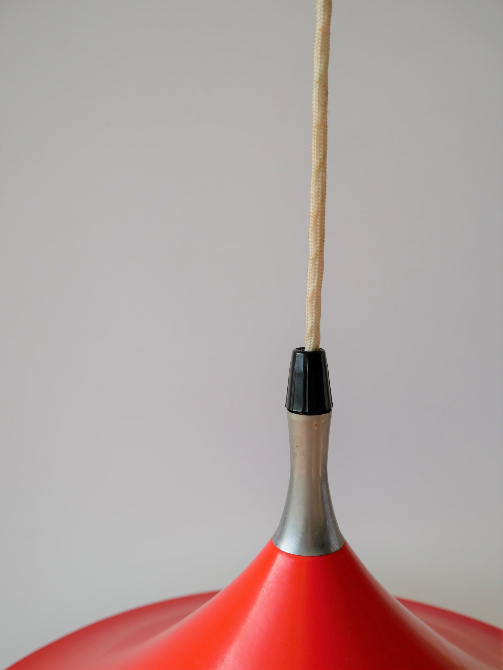 Tulip red metal hanging