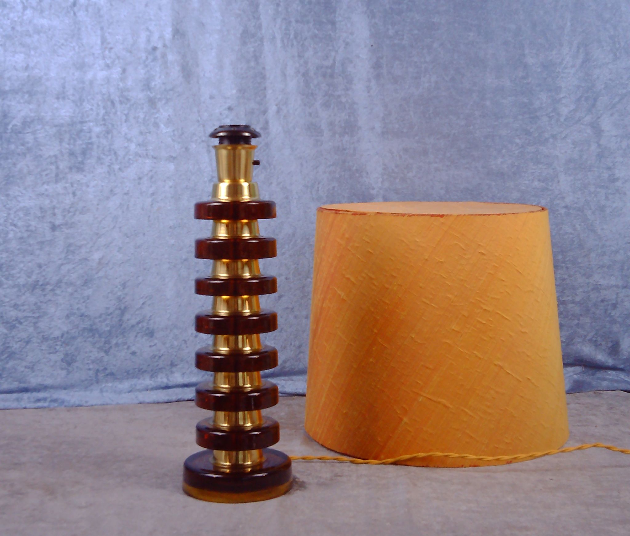Glass and brass tablelamp from Möllers Armaturfabrik Eskilstuna, Sweden. 1970's.