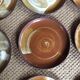 Série de 12 assiettes plates en grès