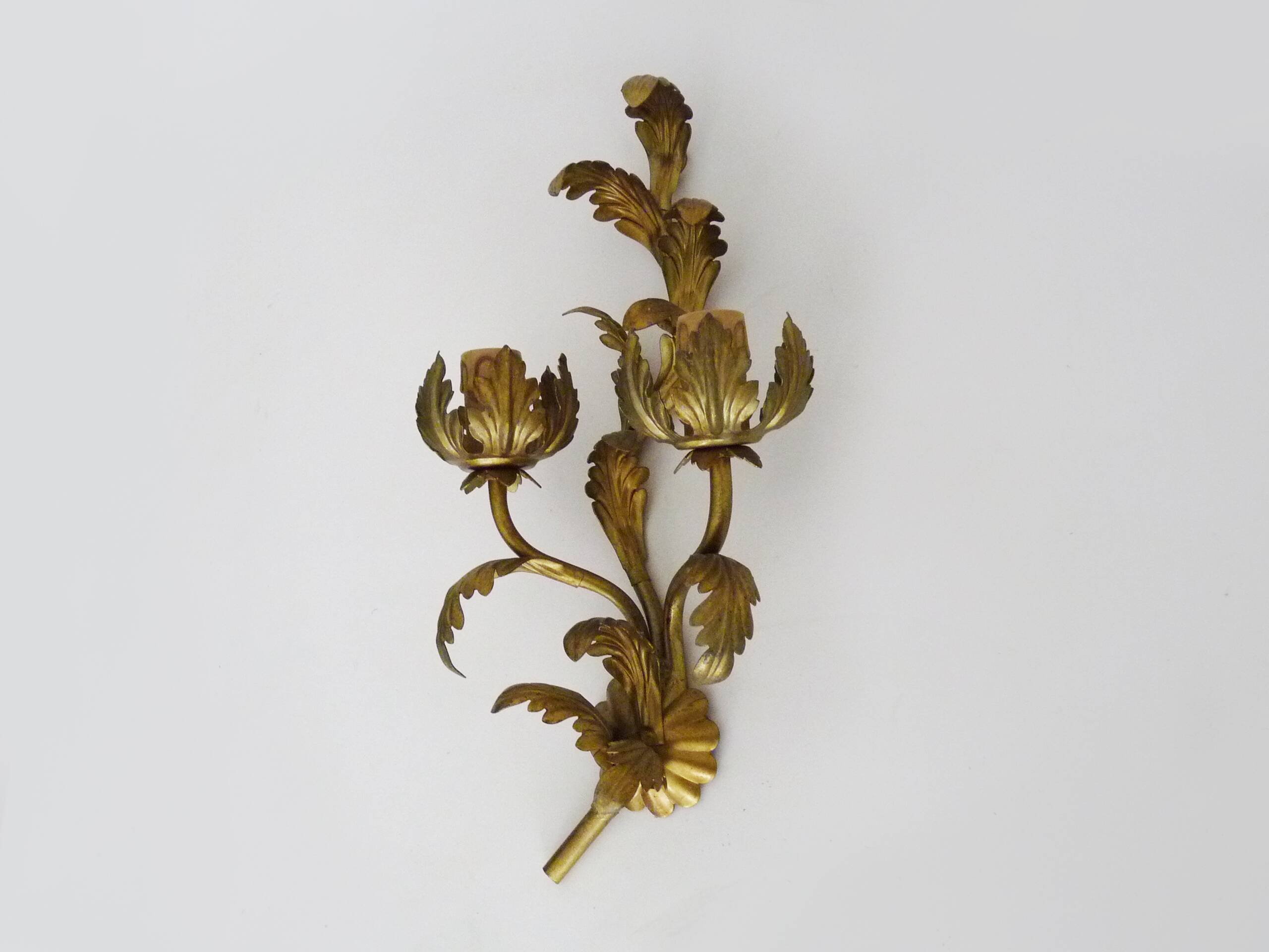 Vintage Italian wall light in gilded wood. 1970s