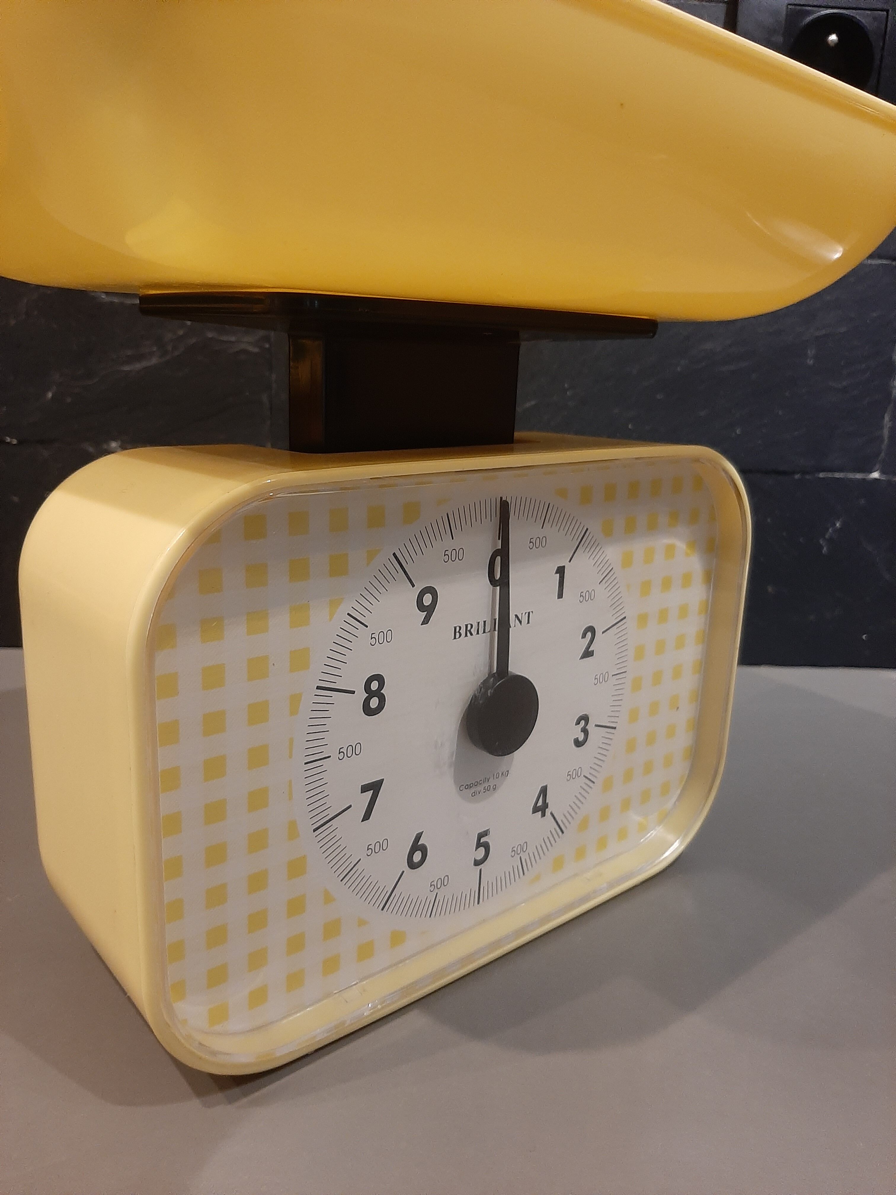 Balance de cuisine vintage jaune Brillant