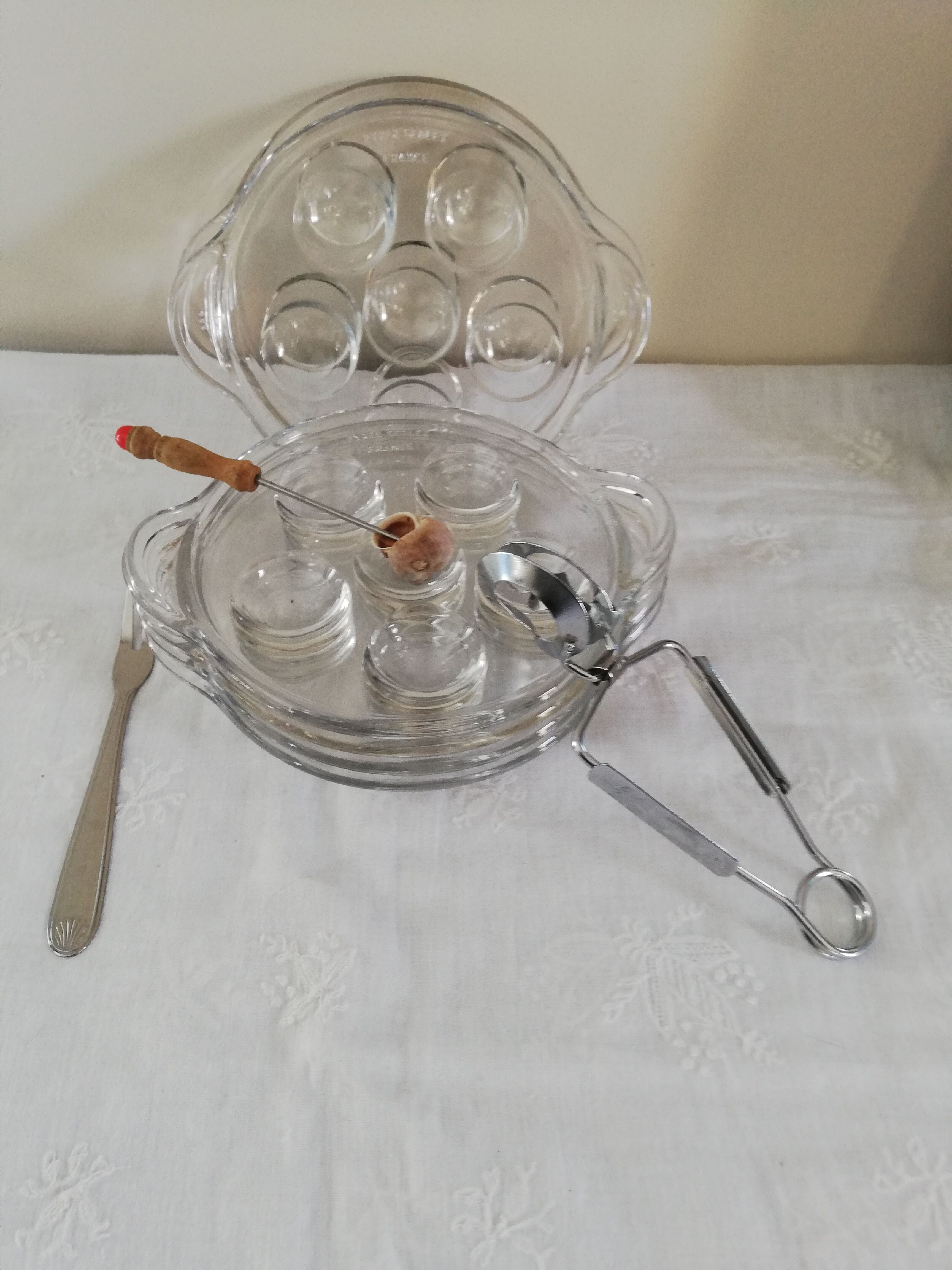 Suite of 6 snail plates in Pyrex