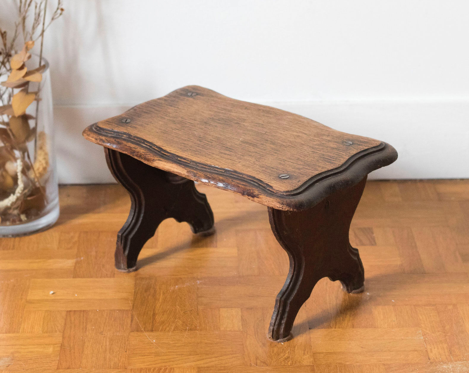 Walking stool feet in solid oak