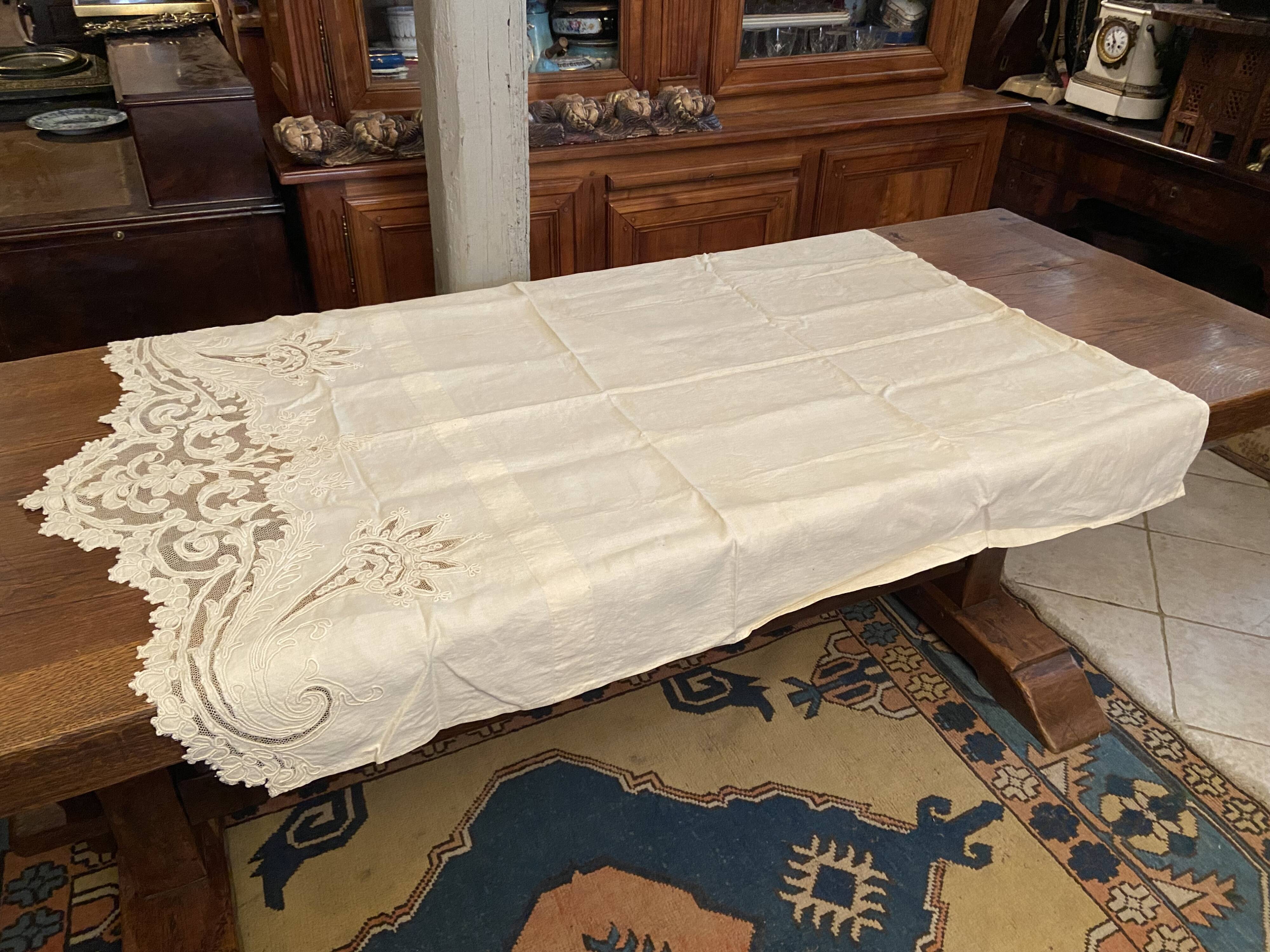 Sheet with embroidered decoration and openwork with cornucopia late nineteenth