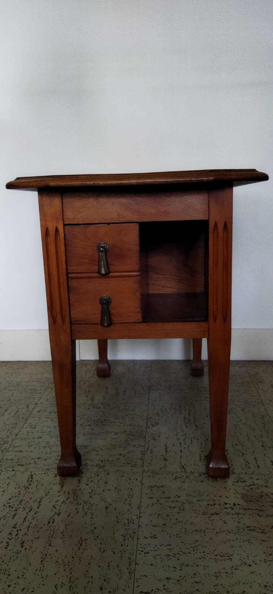 Vintage wooden side table with trompe-l'œil system.