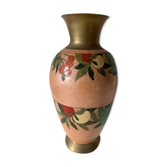 Vase en laiton émaille