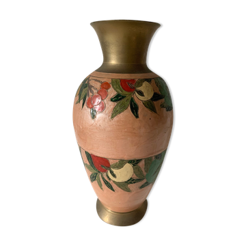 Vase en laiton émaille