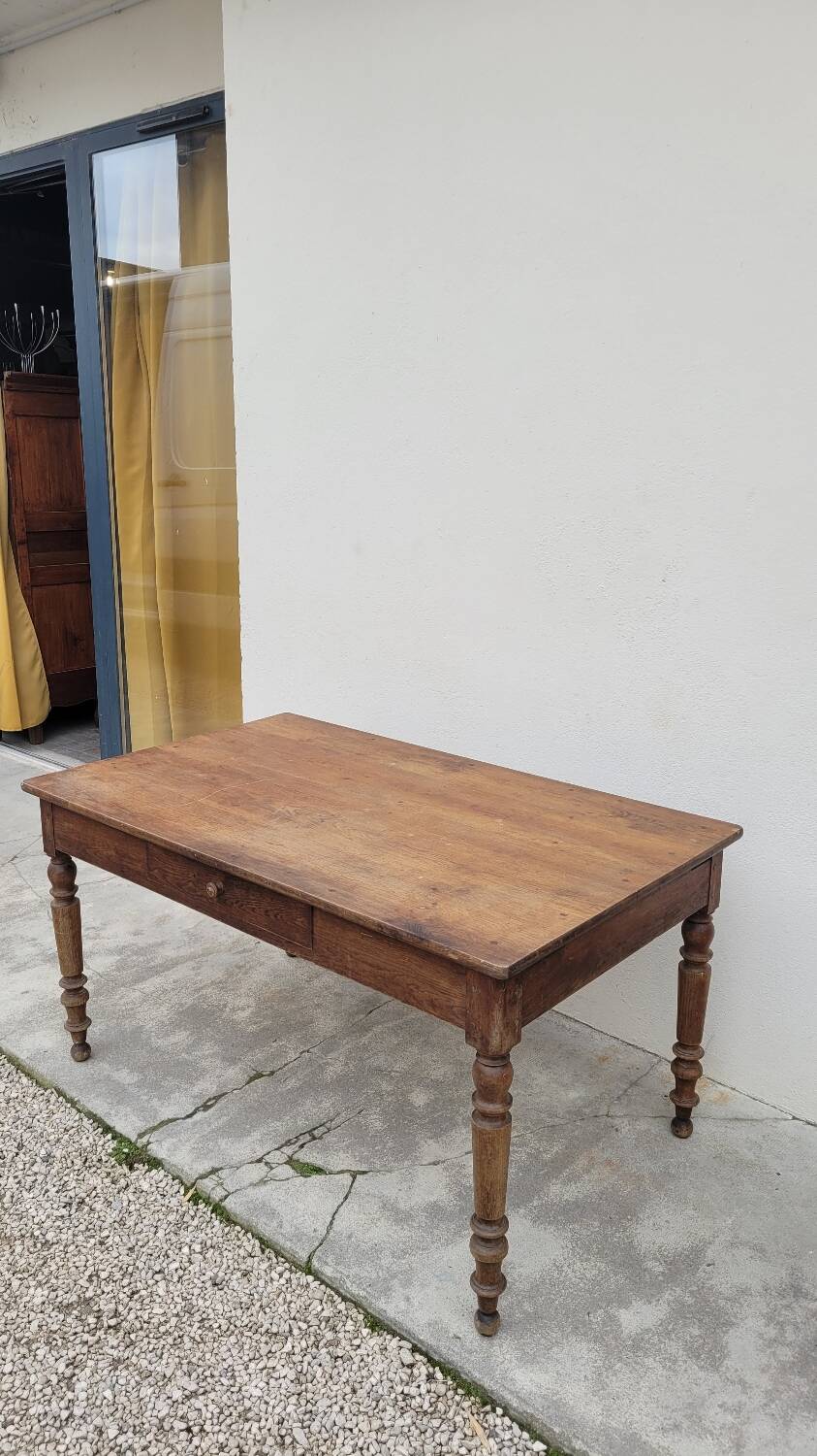 Rustic farm table in solid oak, Louis Philippe legs, 19th century - 1m40