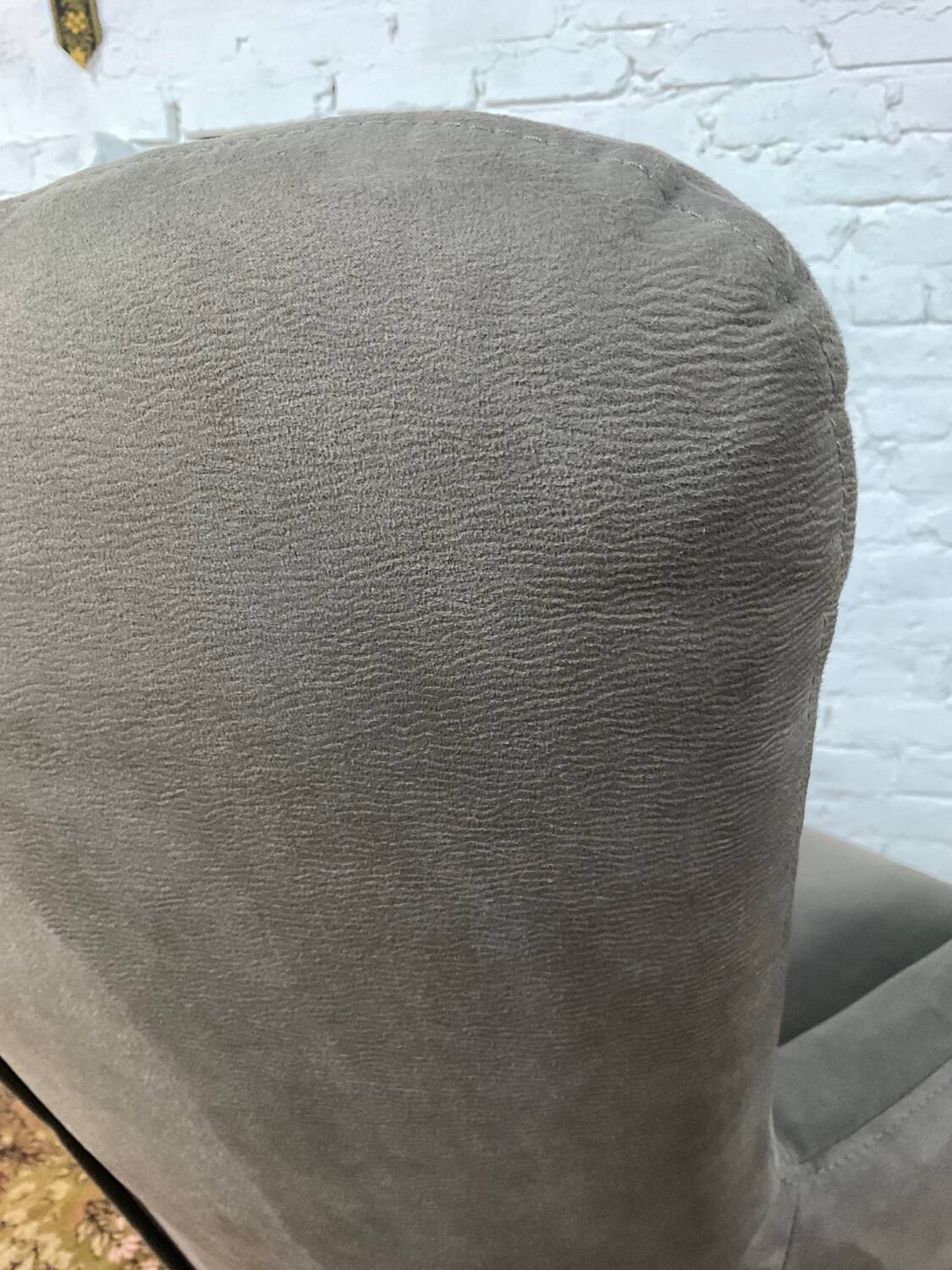 Swivel armchair in velvet fabric and metal