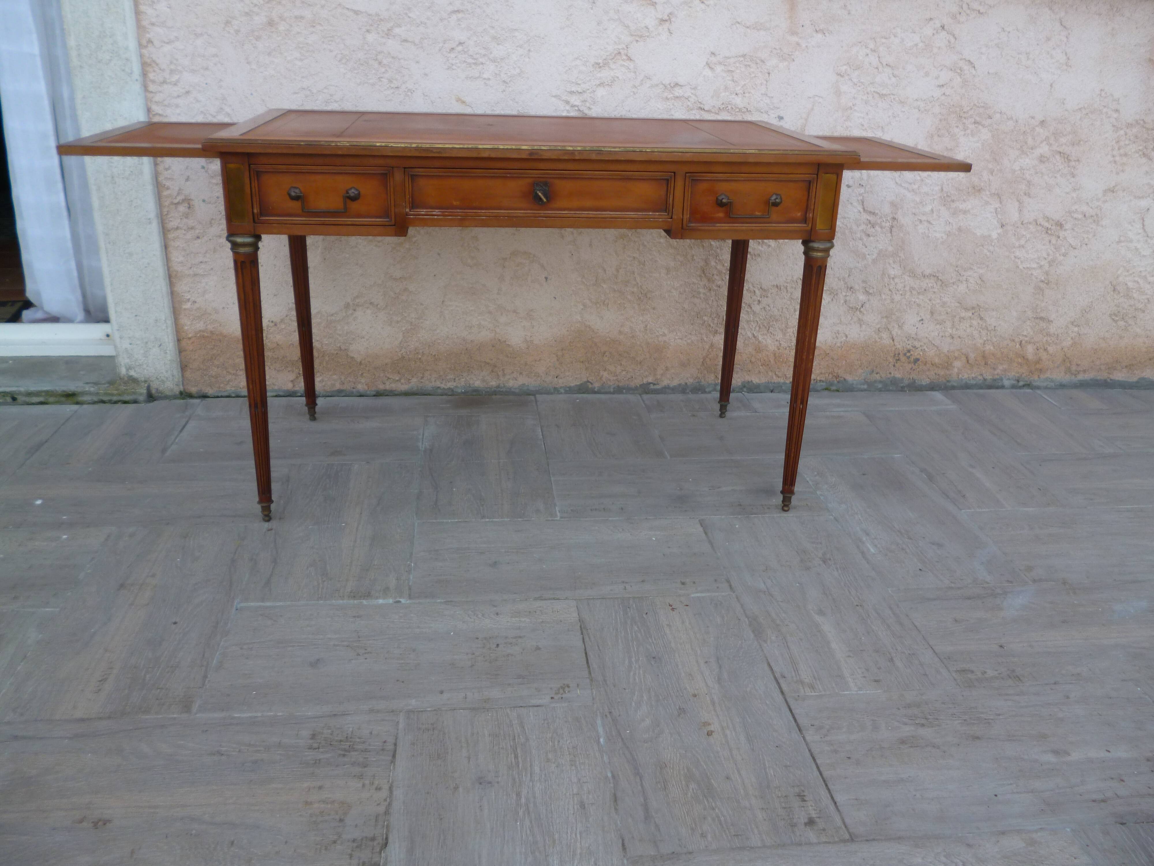 Bureau style Louis XVI à tirettes