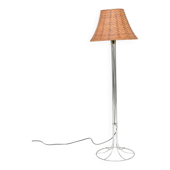 Floor lamp with rattan shade
