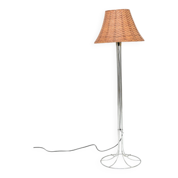Floor lamp with rattan shade