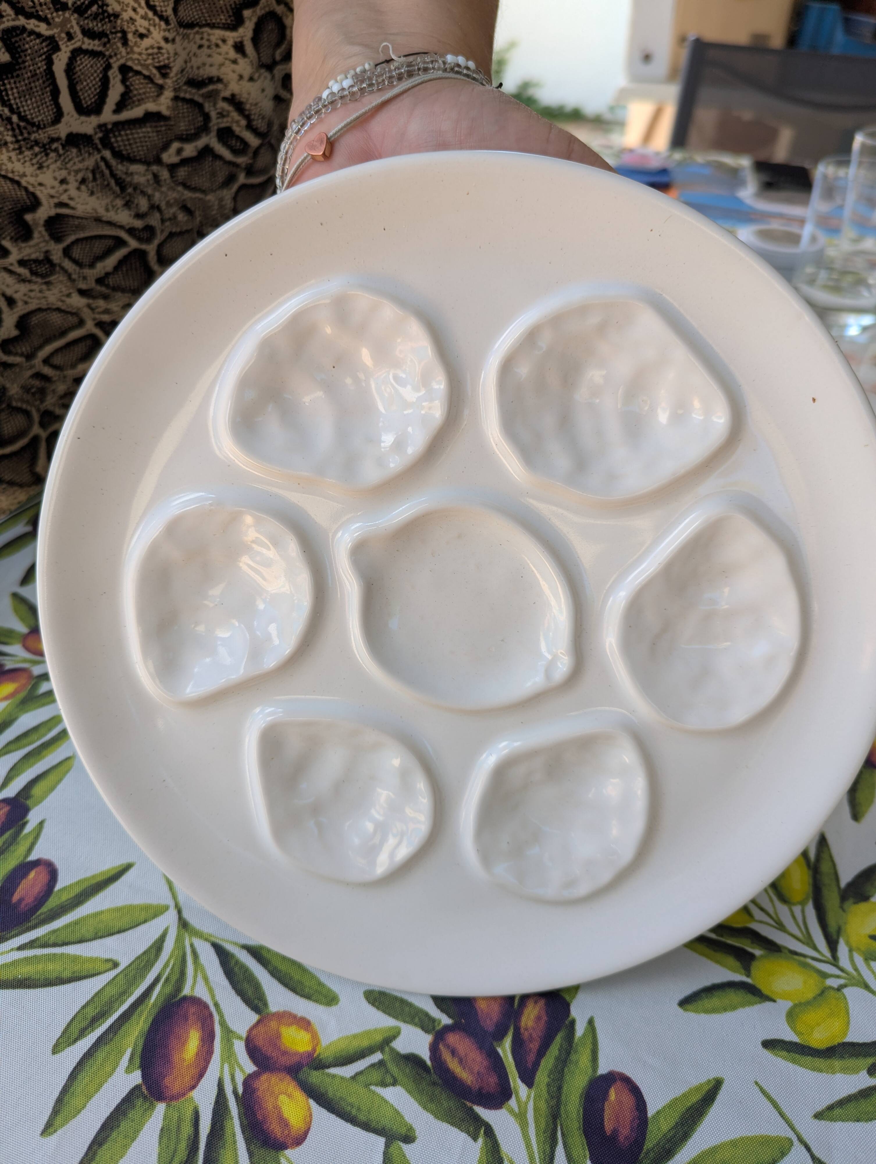 8 oyster plates