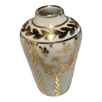 Soliflore vase in Limoges porcelain painted in gold by hand and signed