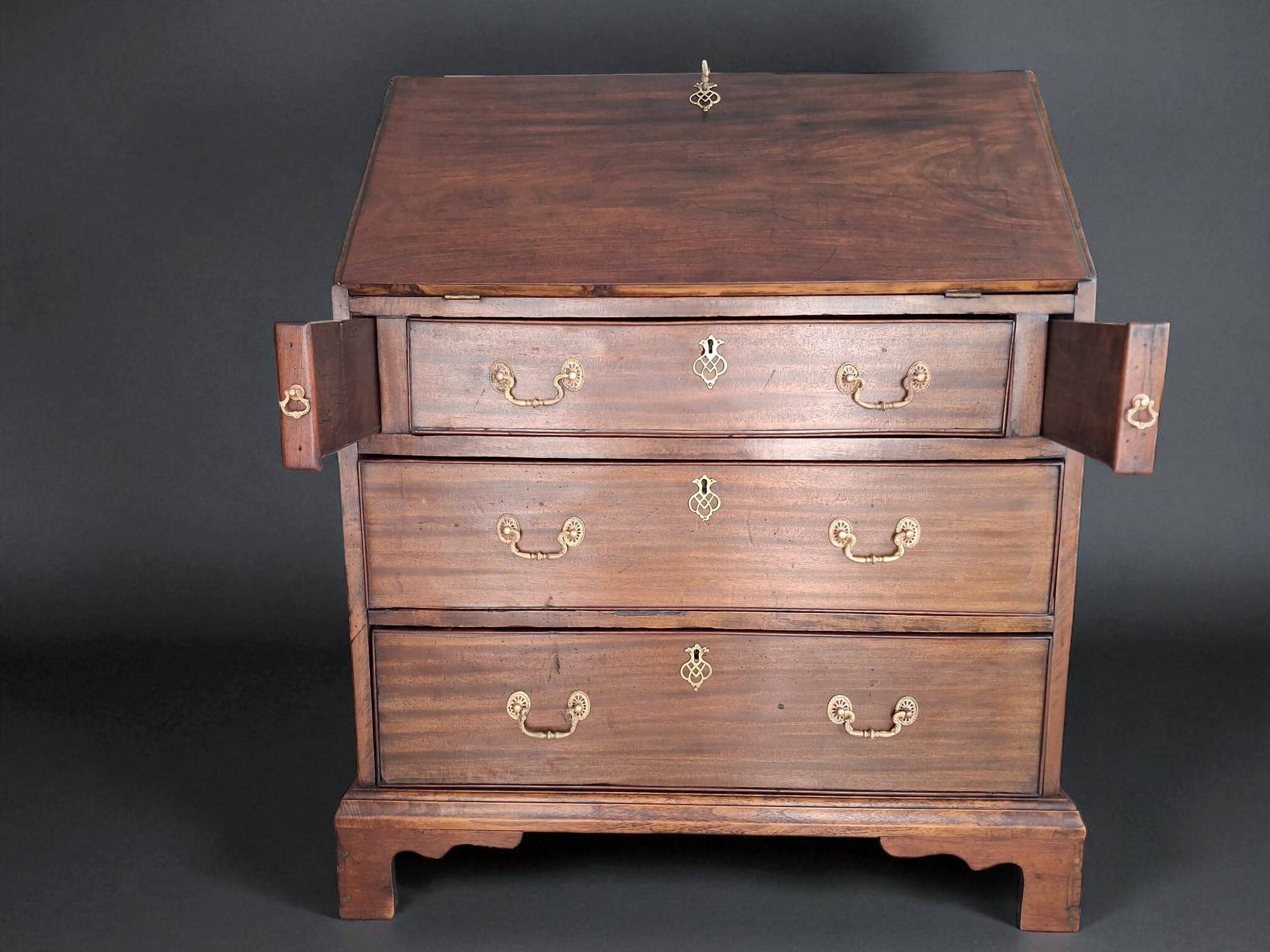 Bureau secrétaire antique français – Louis XVI, acajou massif, vers 1790