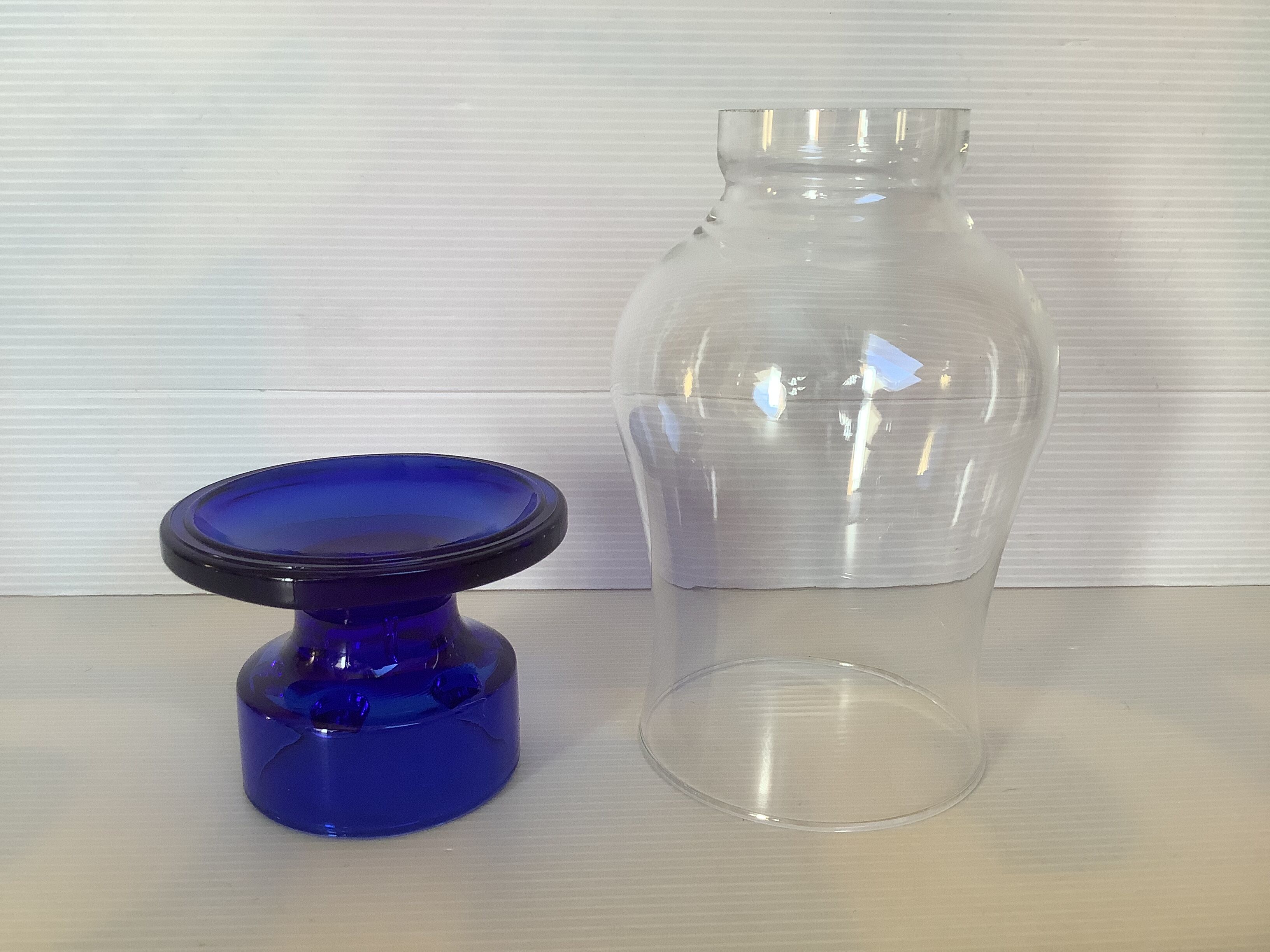 Paire de bougeoirs bleu cobalt en verre
