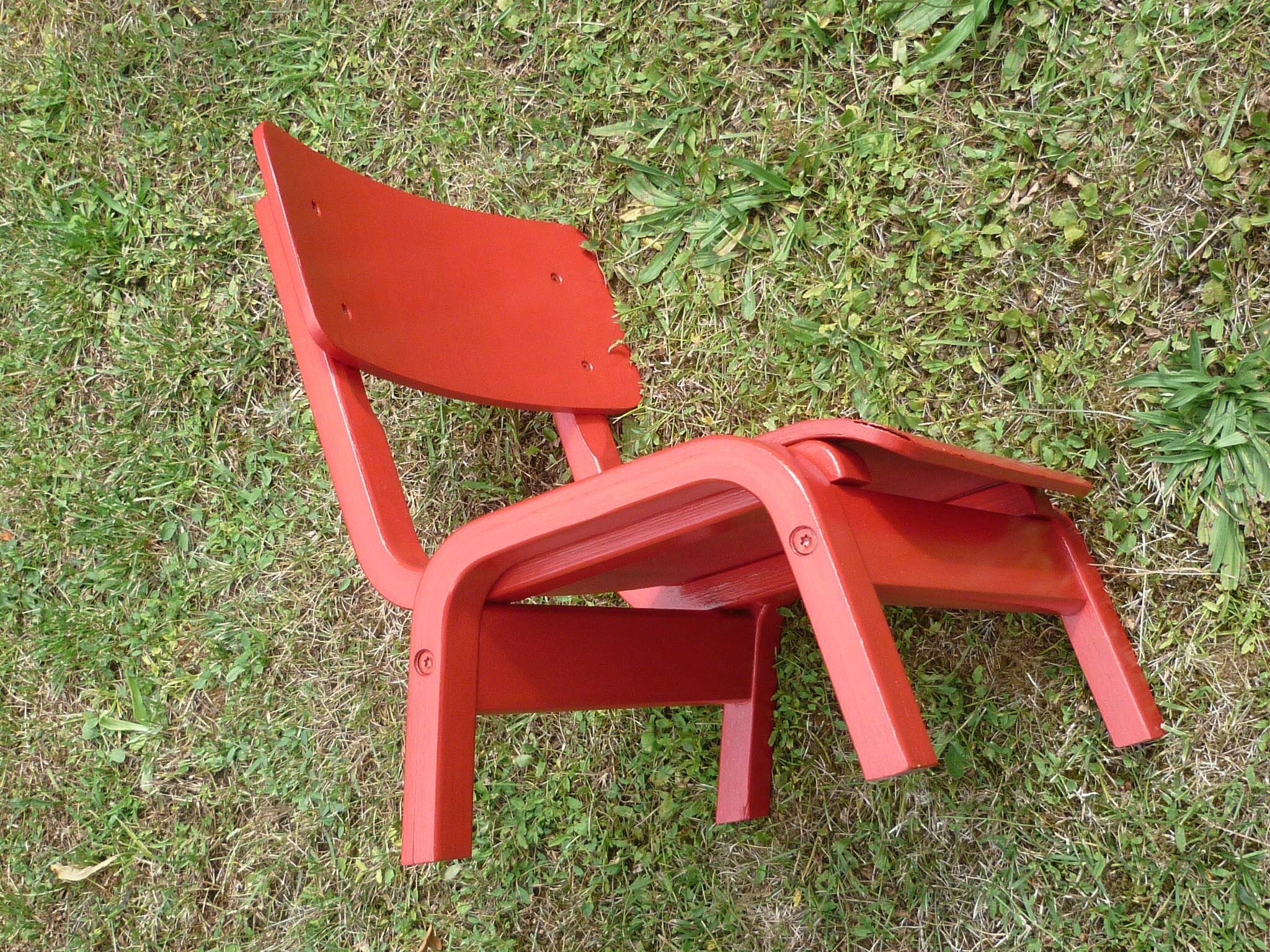 Red low child chair