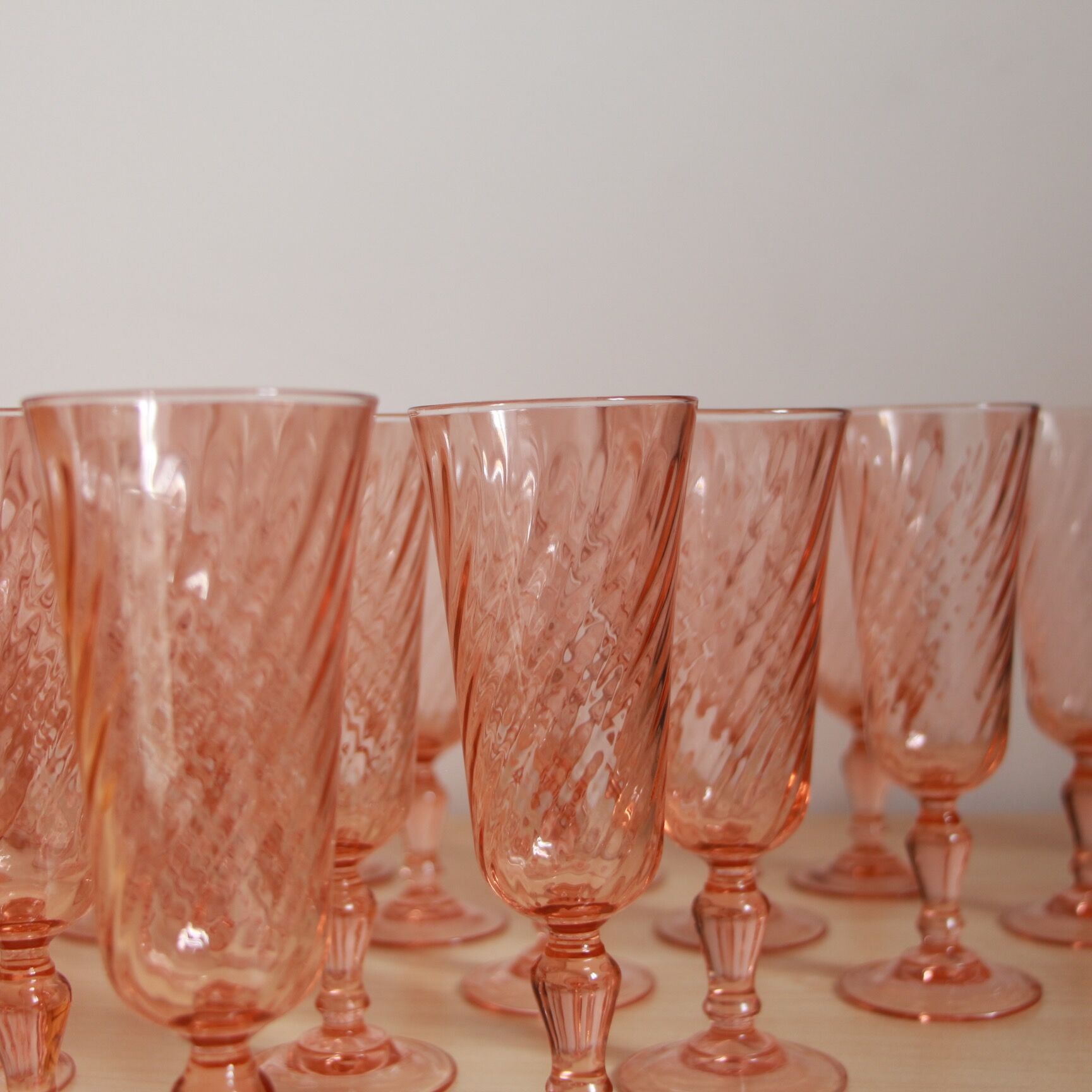 20 pink glass champagne flutes