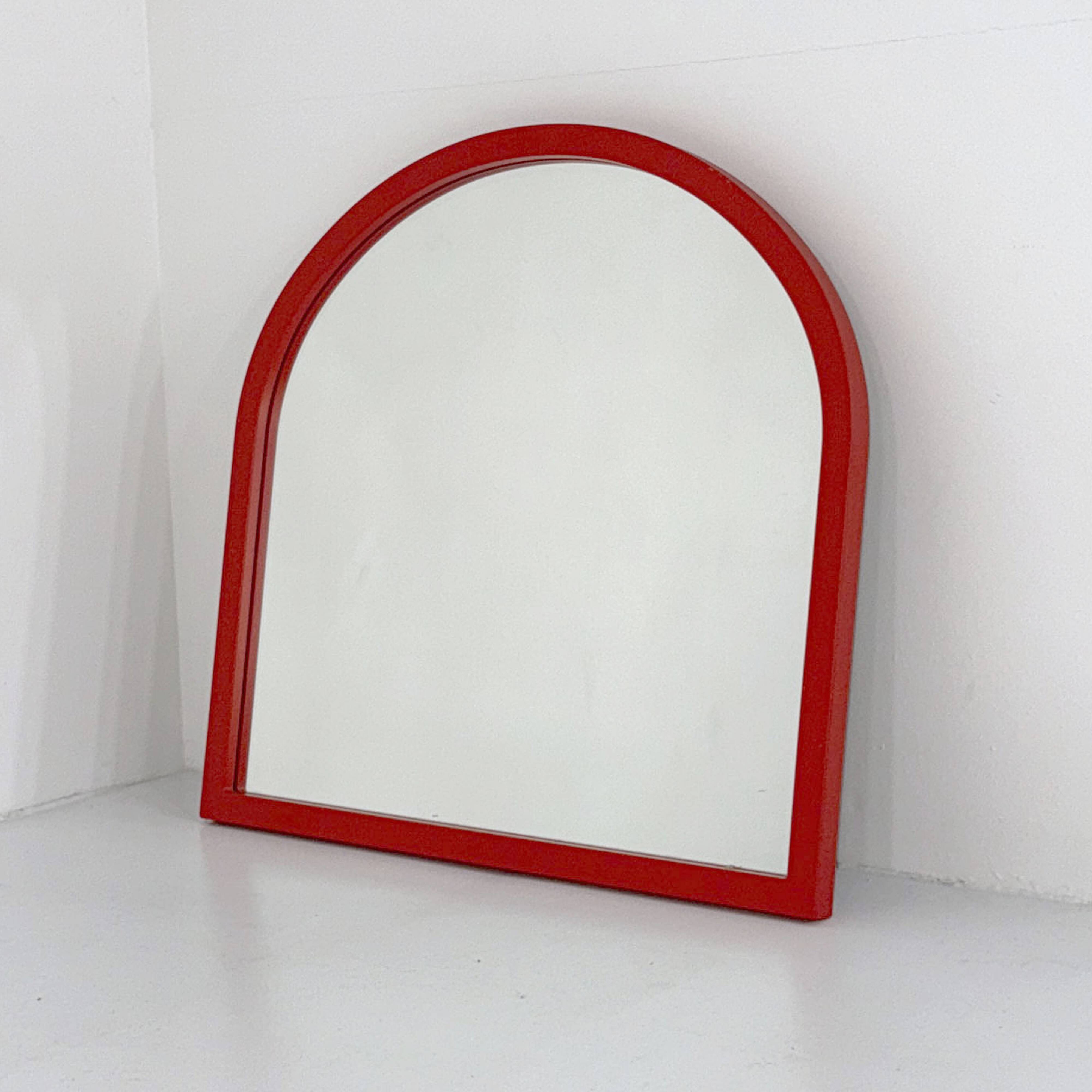 Model 4720 red mirror by Anna Castelli Ferrieri for Kartell 1980