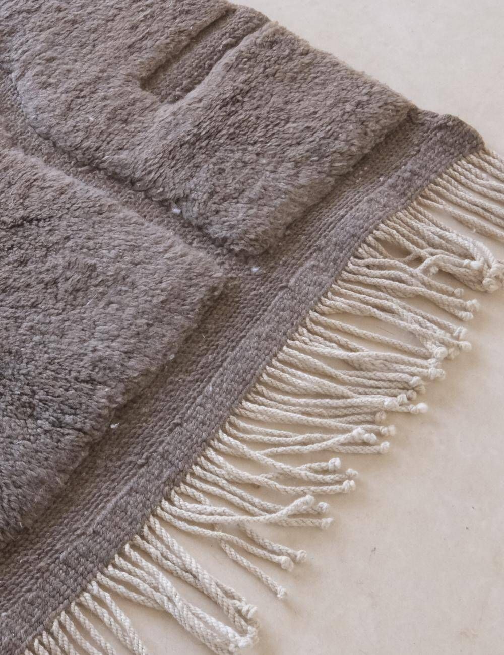 Taupe Beni Mrirt Rug - 250 x 167 cm