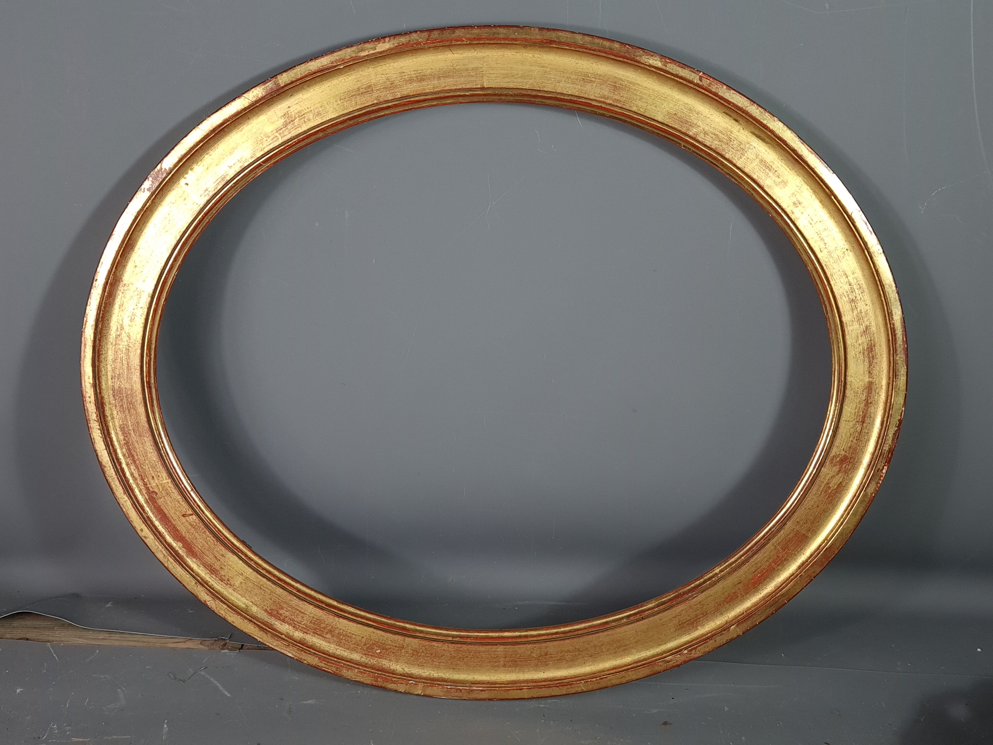 Old oval frame gilded wood with gold leaf 58.5x48.5 cm, foliage 49.8x40.8 cm SB