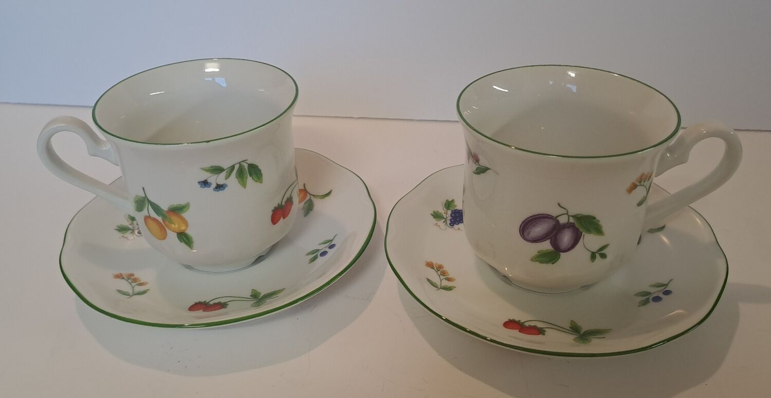 Two cups and saucers in fine porcelain, orchard model.