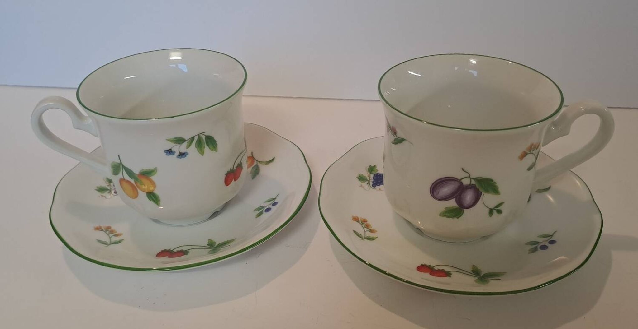 Two cups and saucers in fine porcelain, orchard model.
