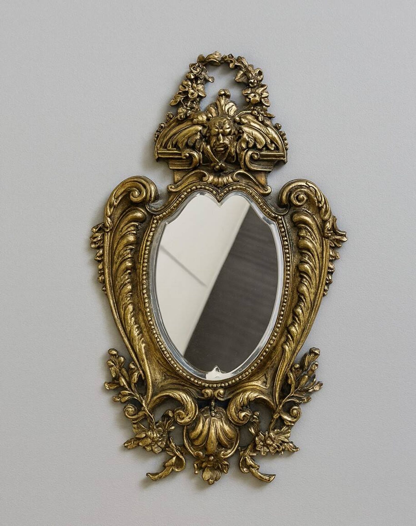 Mirror in the Louis XV Rocaille style in gilded bronze.