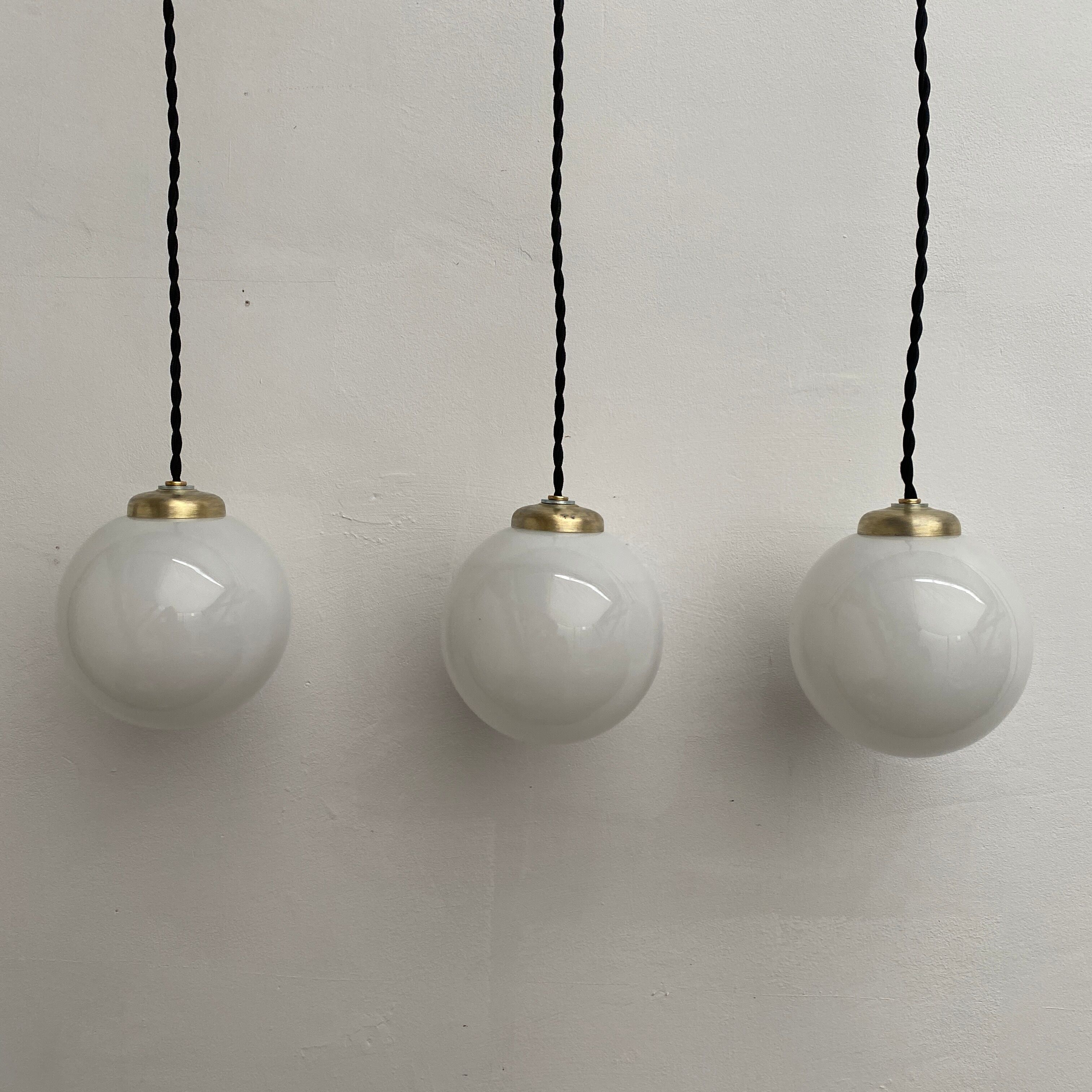 Lot 3 opaline hanging lamps