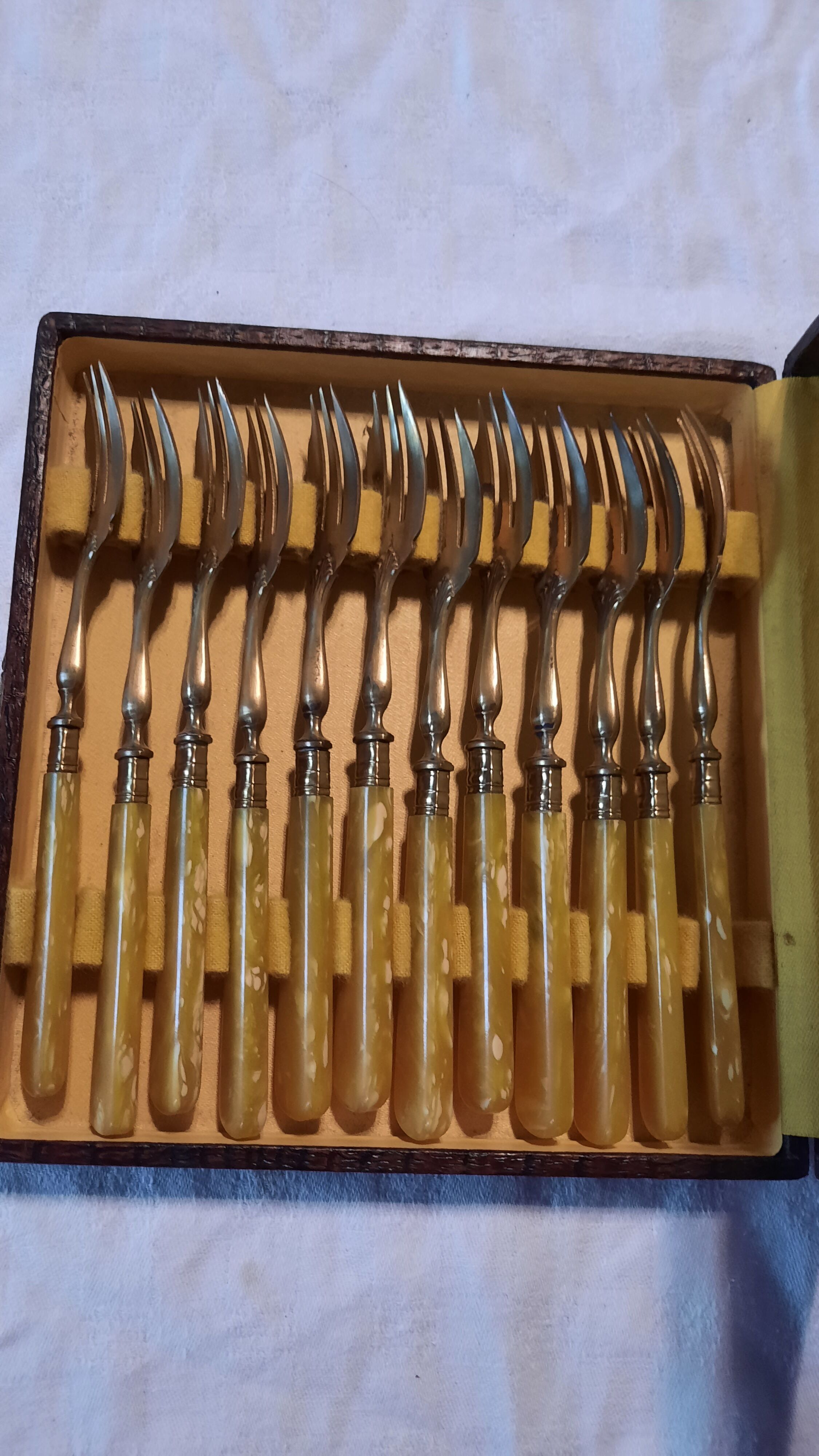 Box of 12 dessert forks