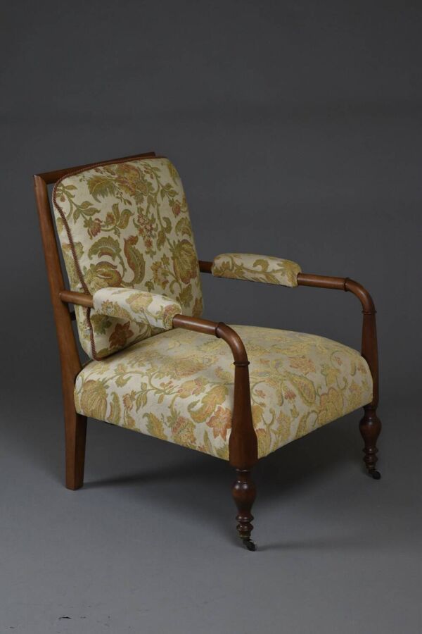 Paire de fauteuils édouardiens en hêtre, tissu vintage