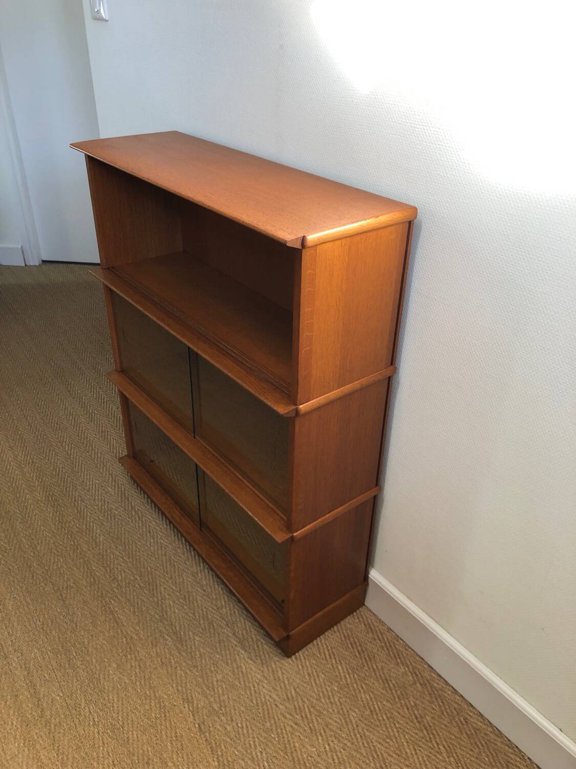 Shelf / display case