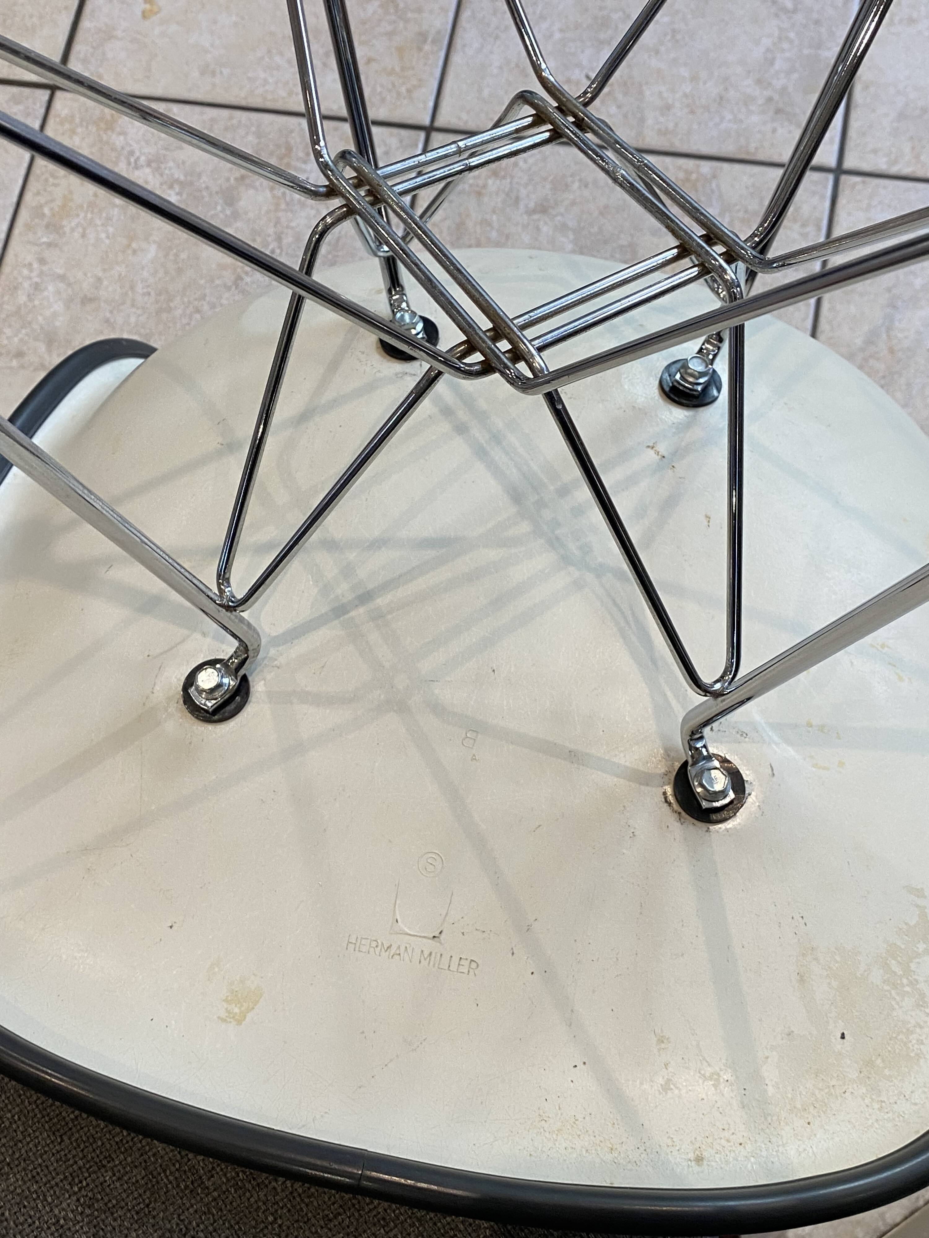 Fibreglass chair with skai vinyl, DSR Eiffel, off-white, Eames, Herman Miller.