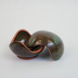 Ceramic nesting pocket emptier