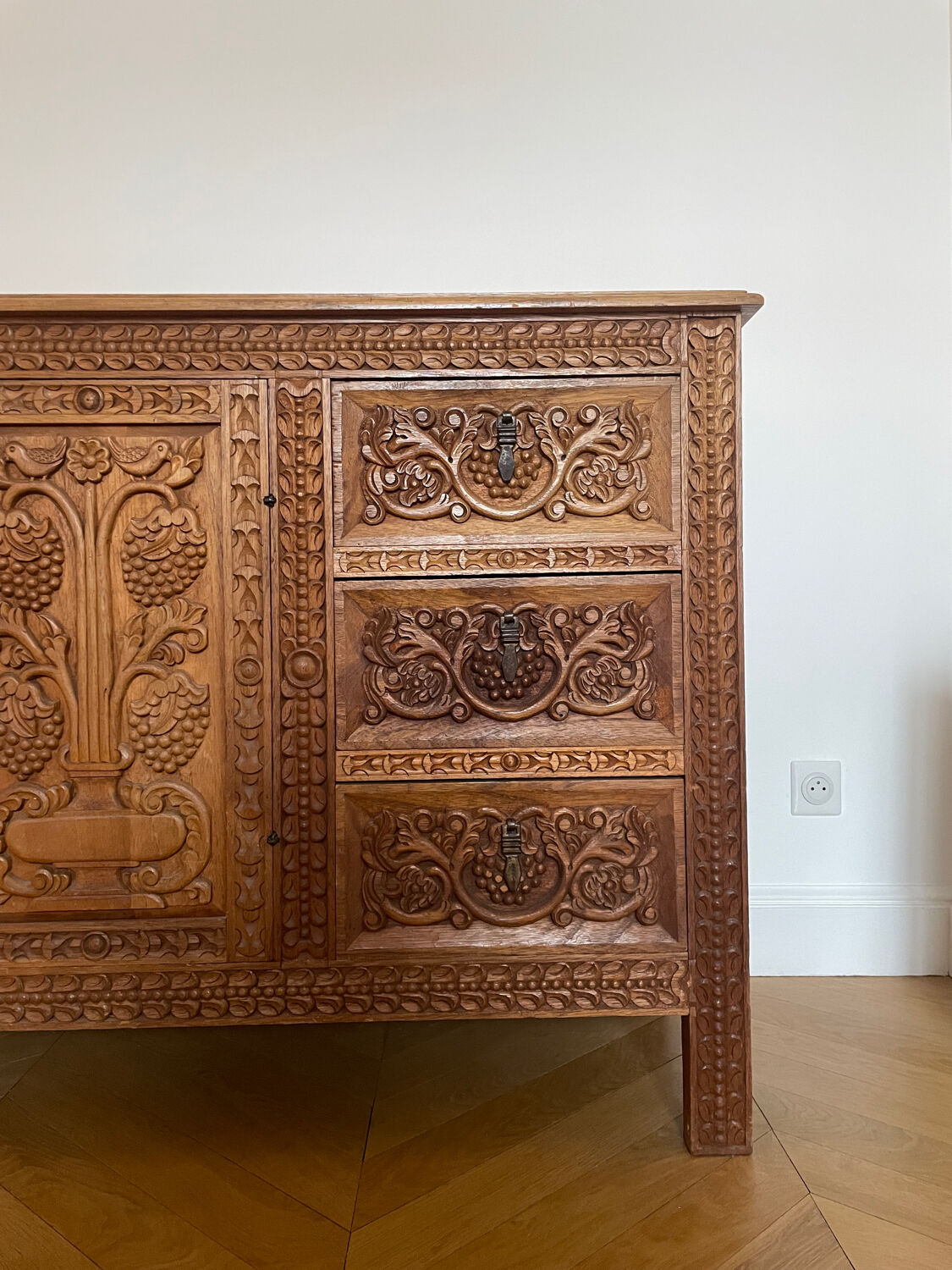 Buffet sculpté à la main, Pérou, bois intégral