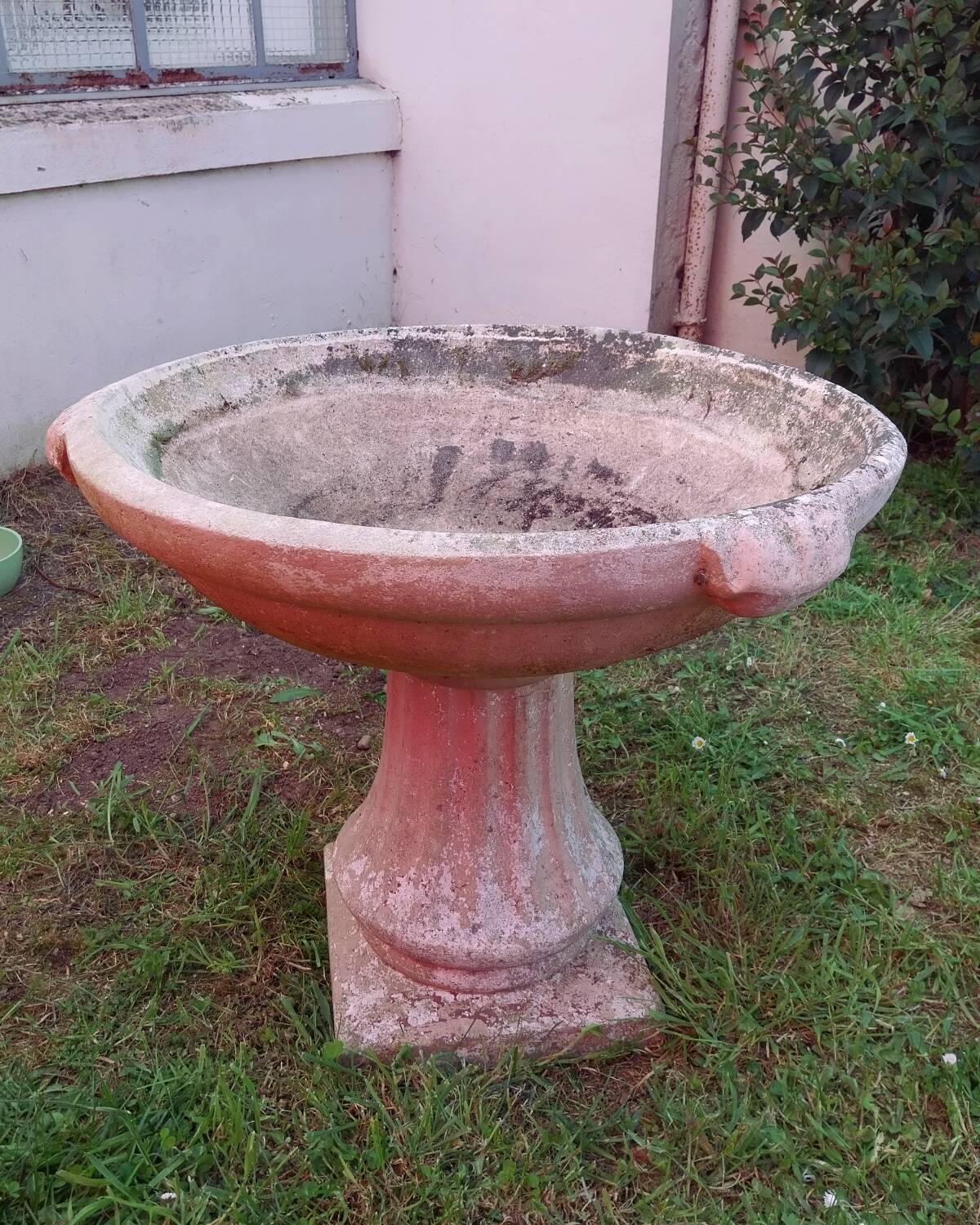 Garden planter on foot