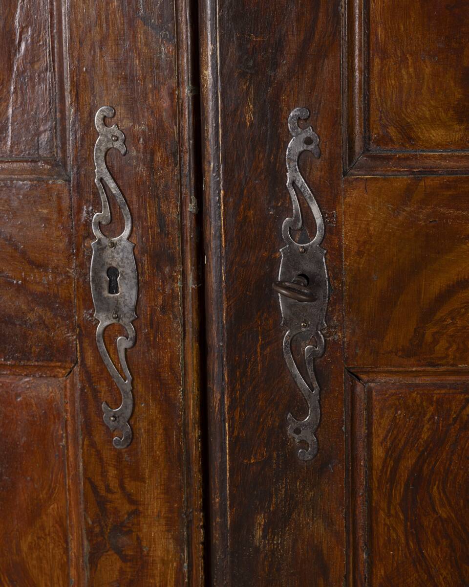 Classic Piedmontese walnut wardrobe from the early 18th century
