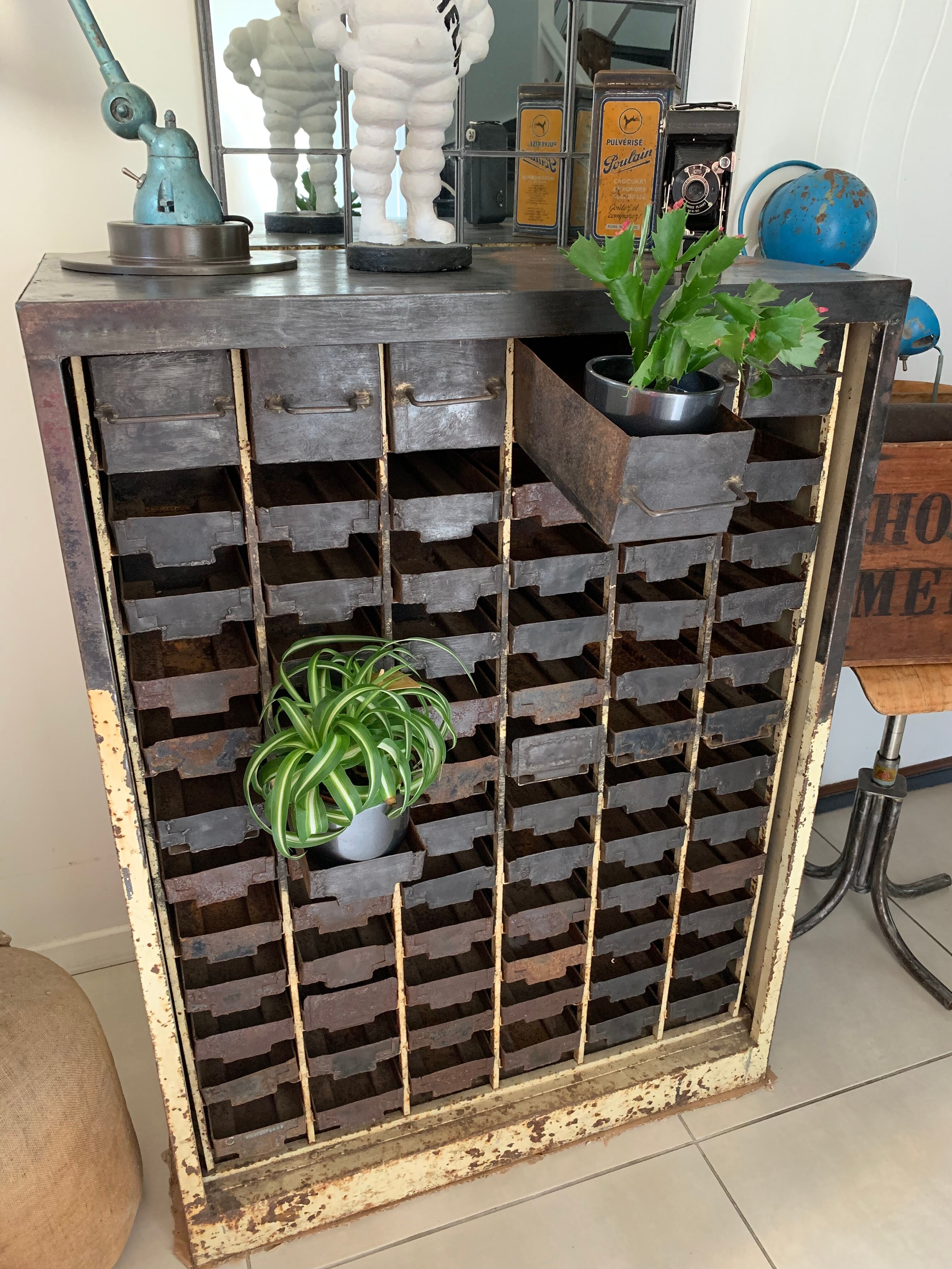 Industrial workshop furniture with metal drawers