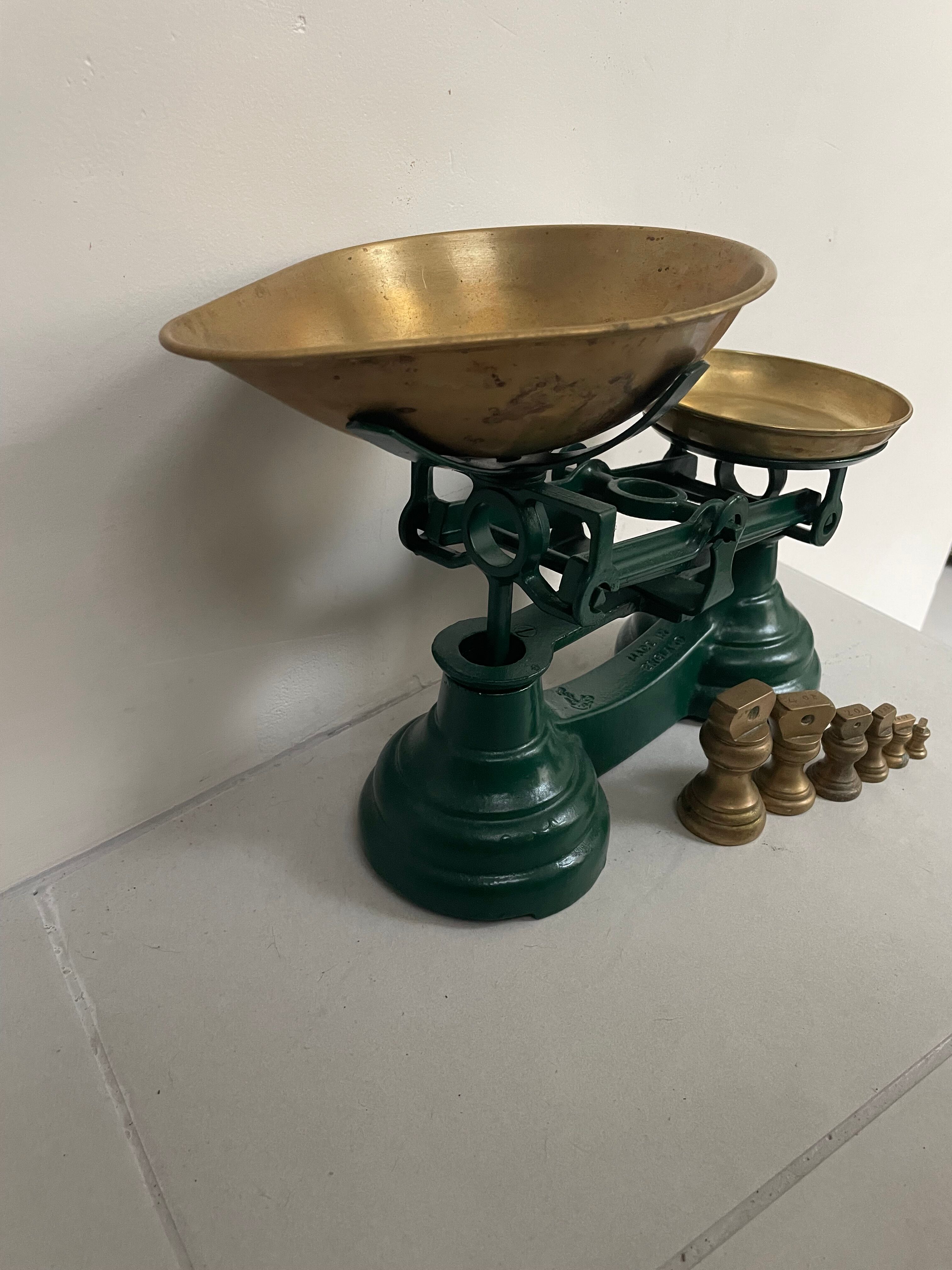 English scale "Librasco" and its weights
