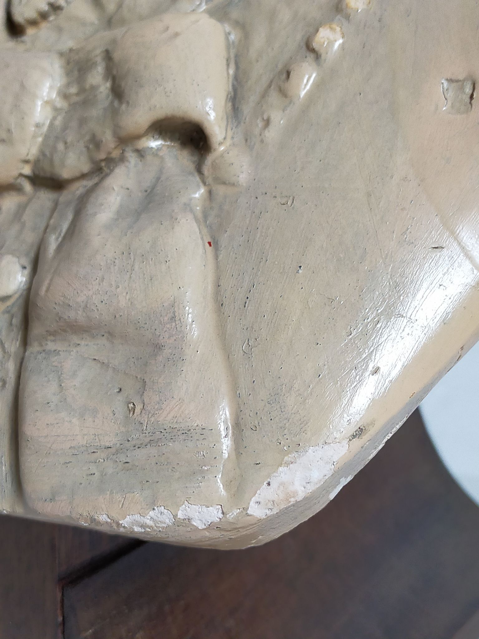 Bust of a woman "the elegant"XIXth in painted plaster signed on its solid wood base