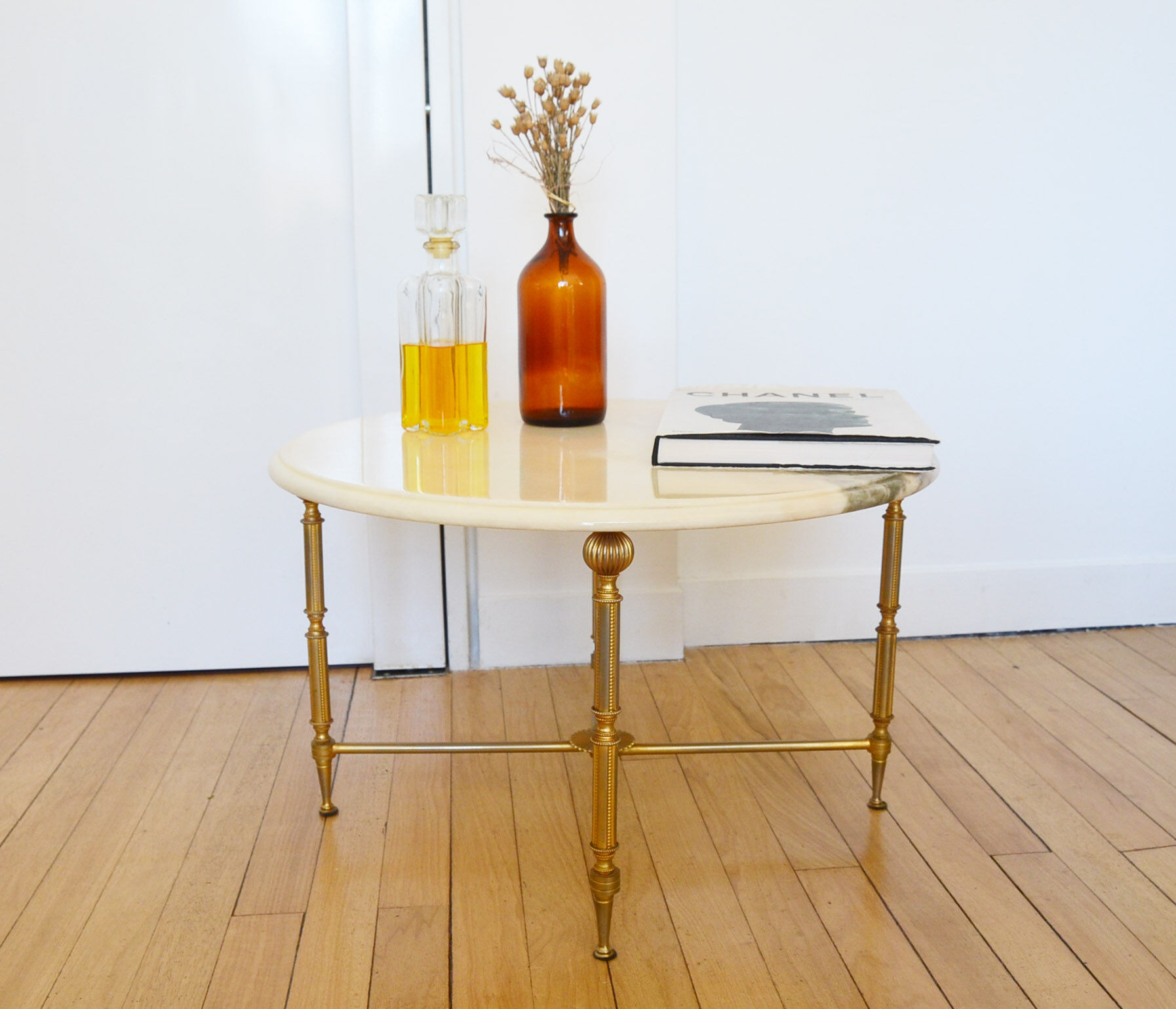 Round coffee table in 1960s neoclassical marble style