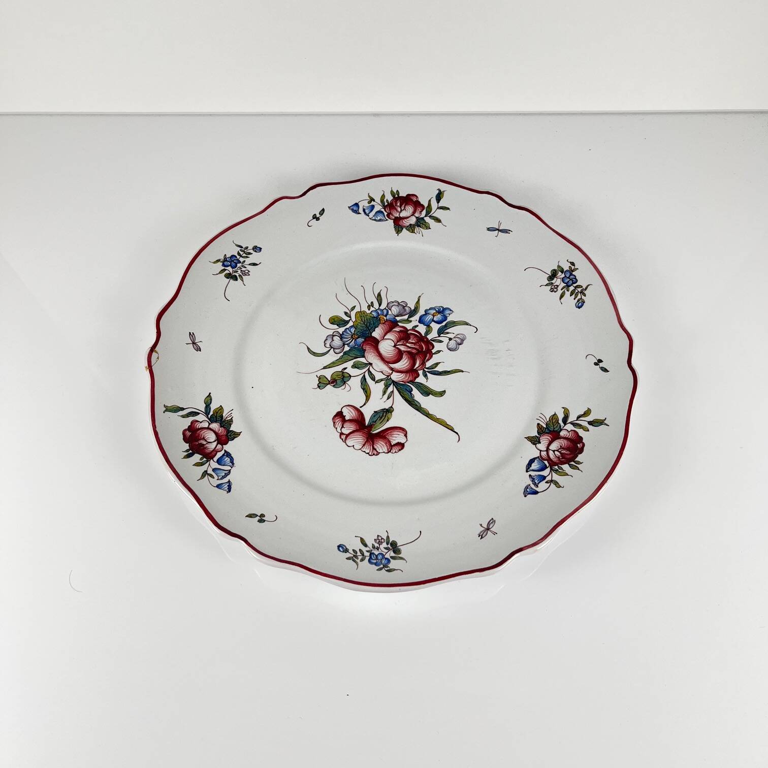 Hand-painted cake plate with rose motif, circa 1960/70