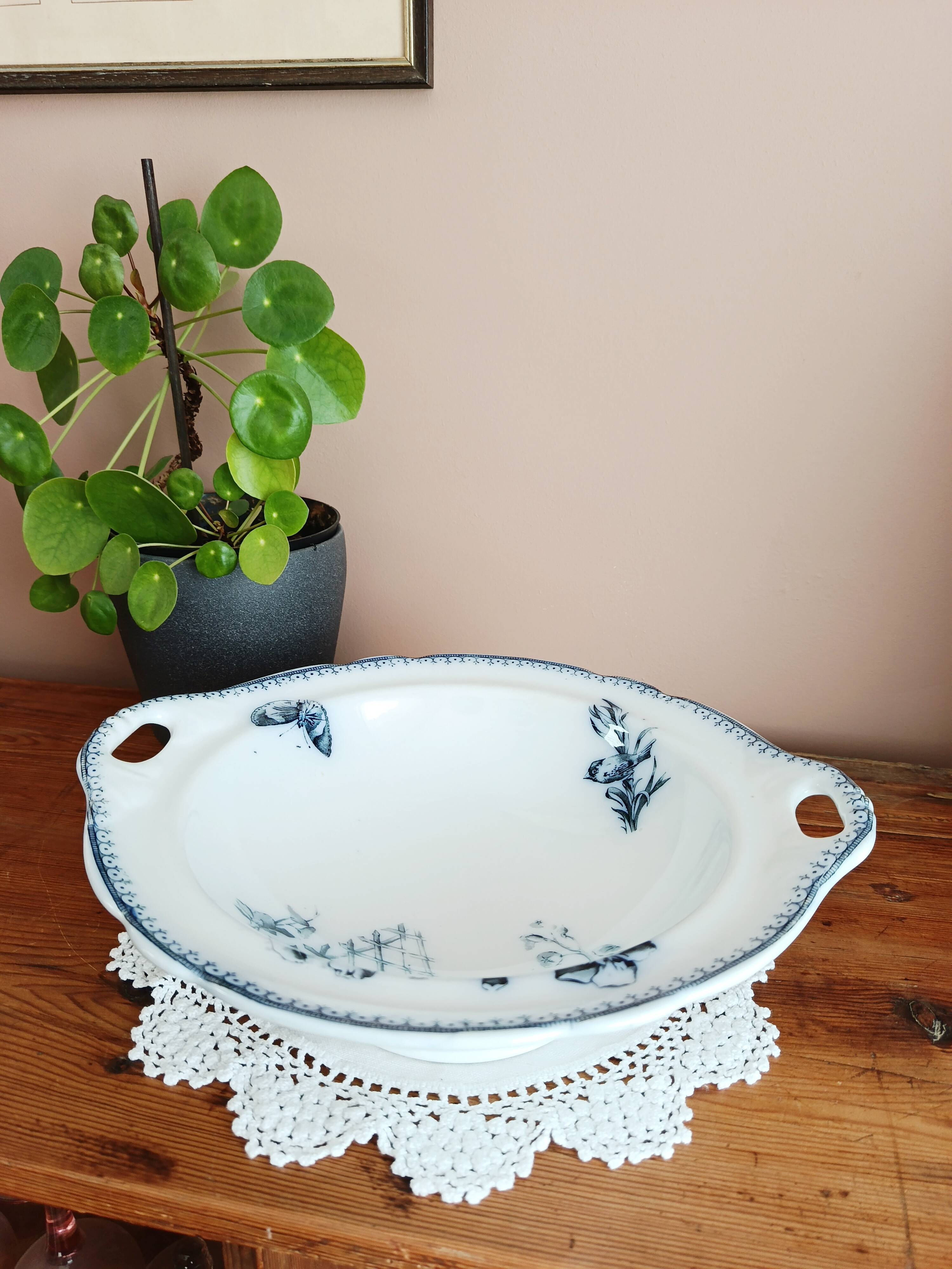 Bowl, earthenware salad bowl from Petrus Regout, Malaga.