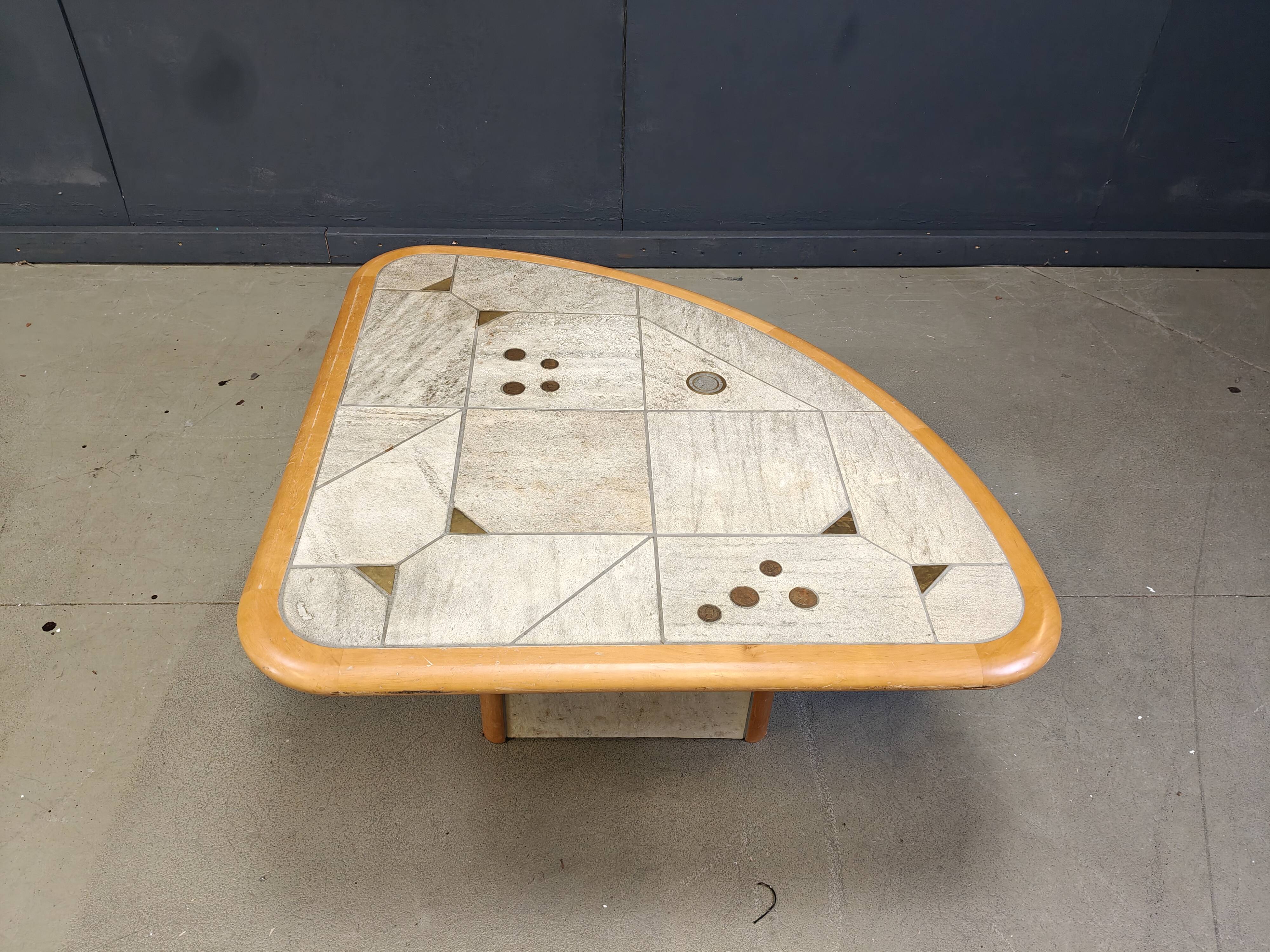 Table basse triangulaire attribuée à Paul Kingma, années 1980