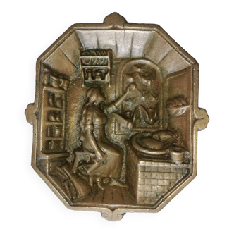 Bronze trinket or ashtray woman with birds in the kitchen